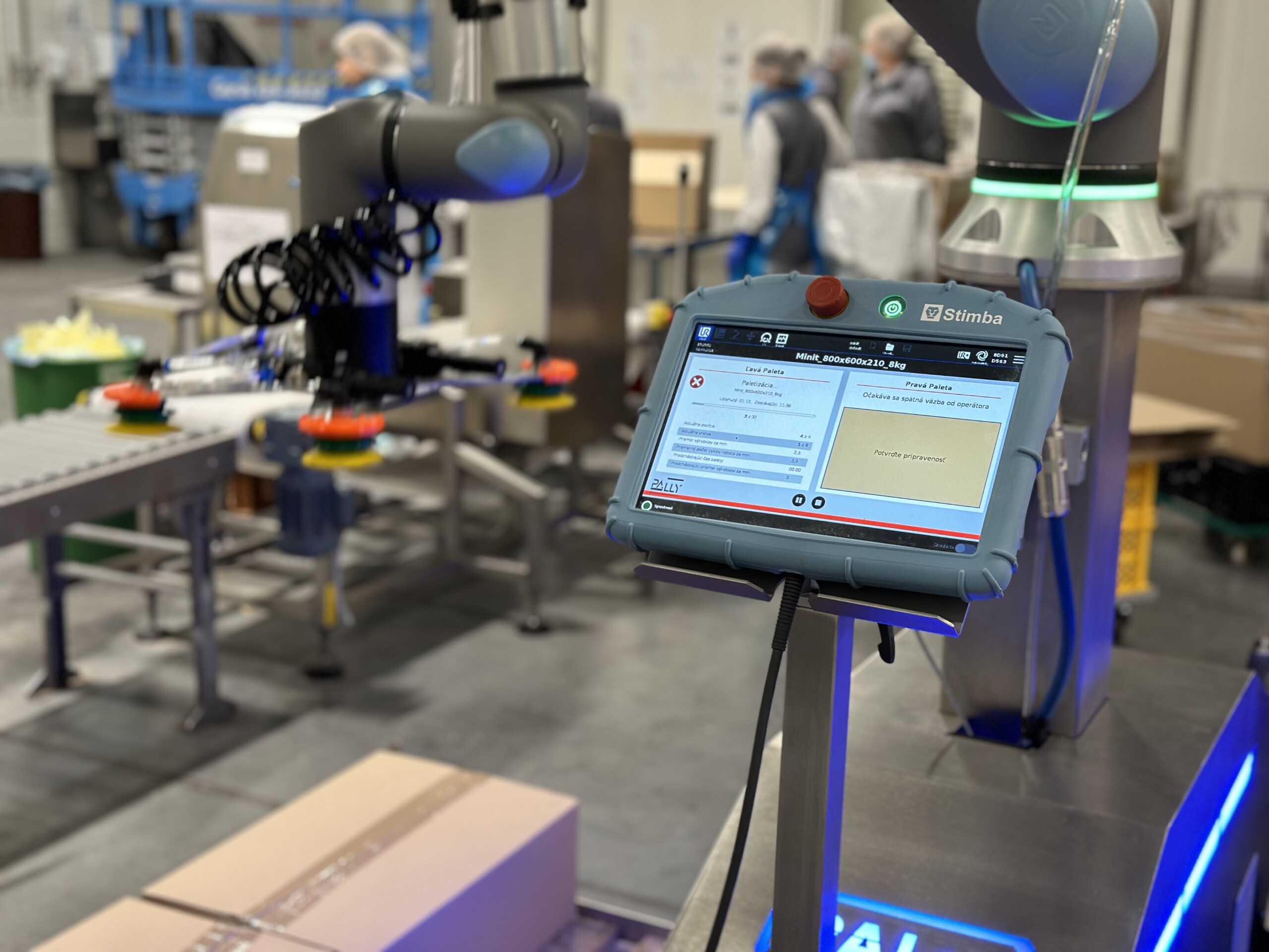 Pally Operator Panel so Stimba brandingom — teach pendant v modernom prostredí